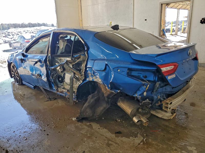 Фото 2 - TOYOTA CAMRY