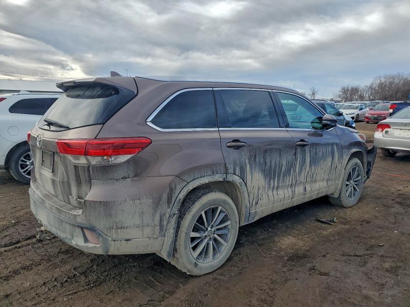 Фото 3 - TOYOTA HIGHLANDER