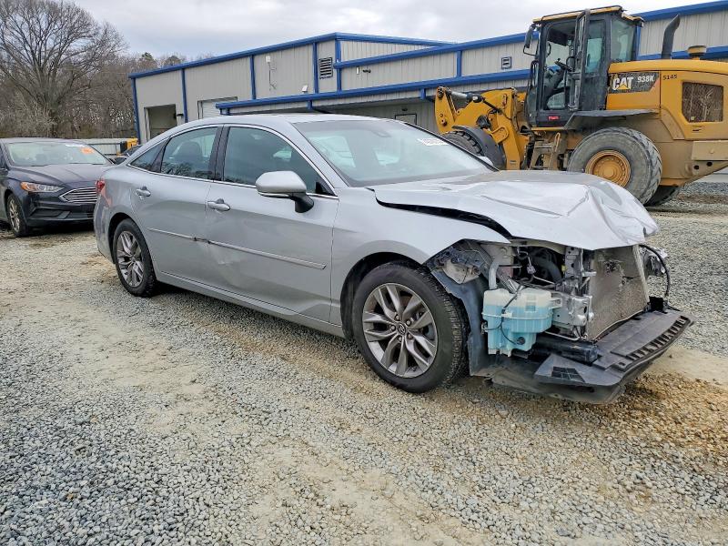 Фото 4 - TOYOTA AVALON