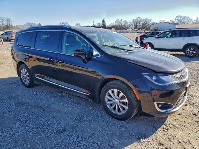 Фото 4 - CHRYSLER PACIFICA