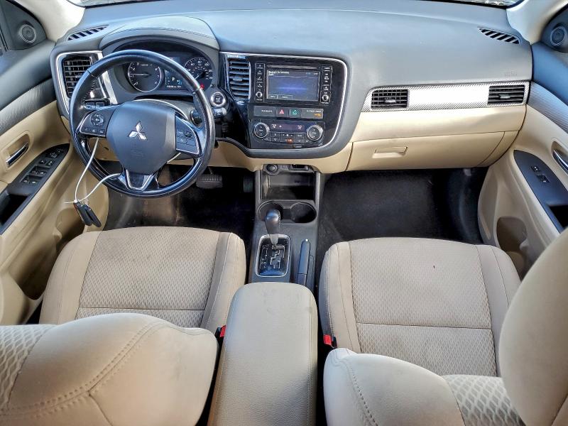 Фото 8 - MITSUBISHI OUTLANDER