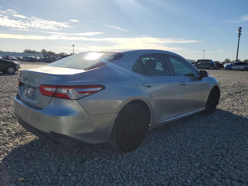 Фото 3 - TOYOTA CAMRY