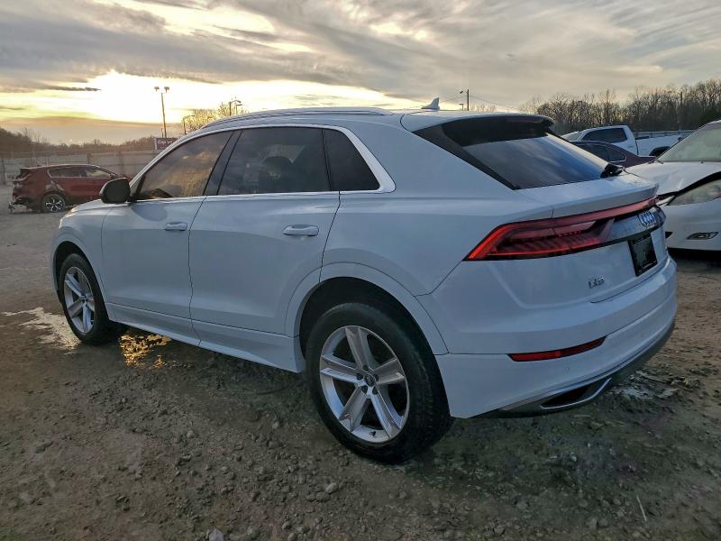 Фото 2 - AUDI Q8