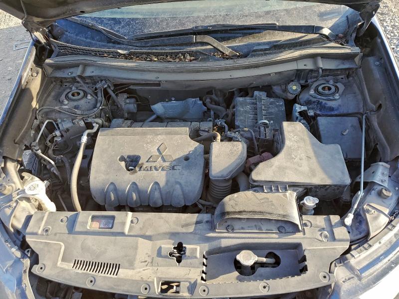 Фото 11 - MITSUBISHI OUTLANDER