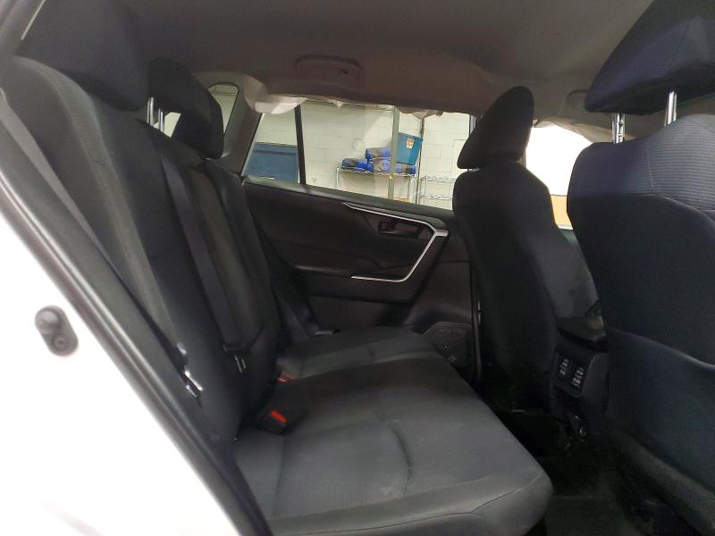 Фото 11 - TOYOTA RAV4