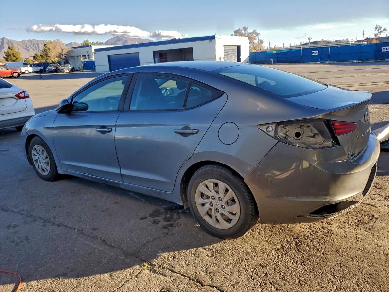 Фото 2 - HYUNDAI ELANTRA