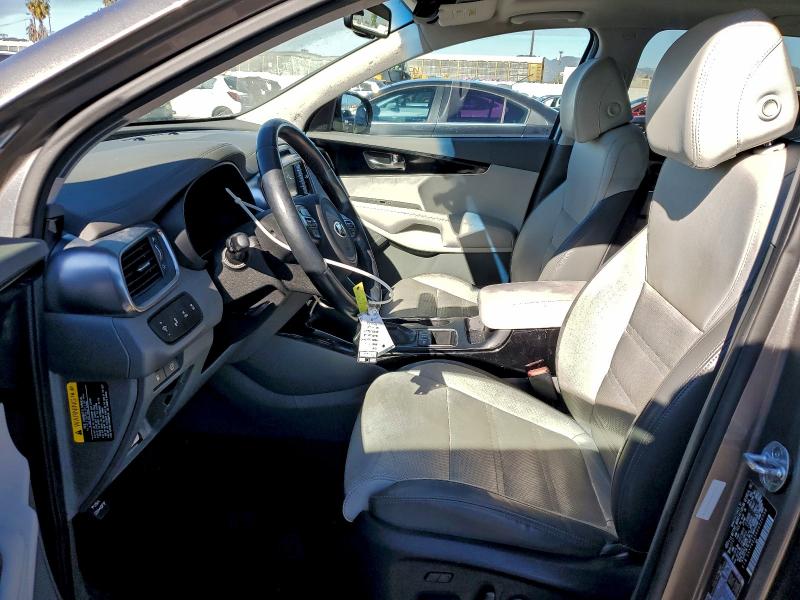 Фото 7 - KIA SORENTO