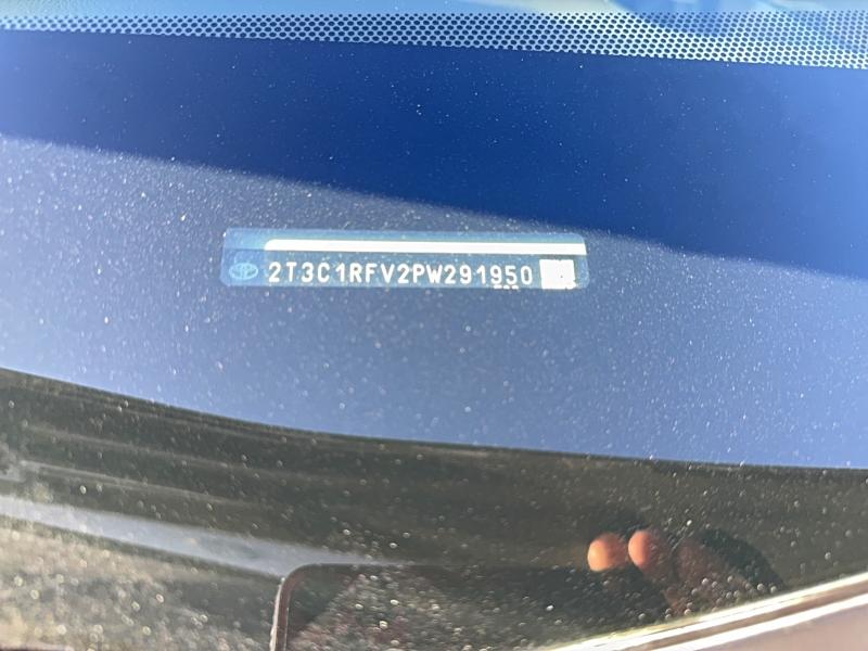 Фото 10 - TOYOTA RAV4