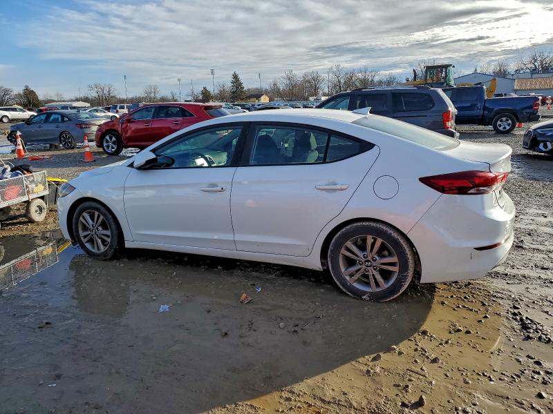 Фото 2 - HYUNDAI ELANTRA