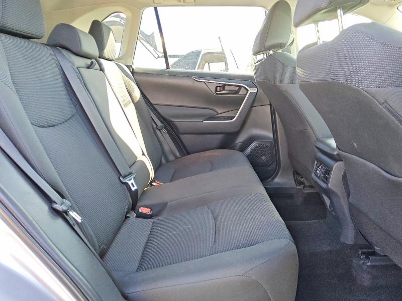 Фото 10 - TOYOTA RAV4