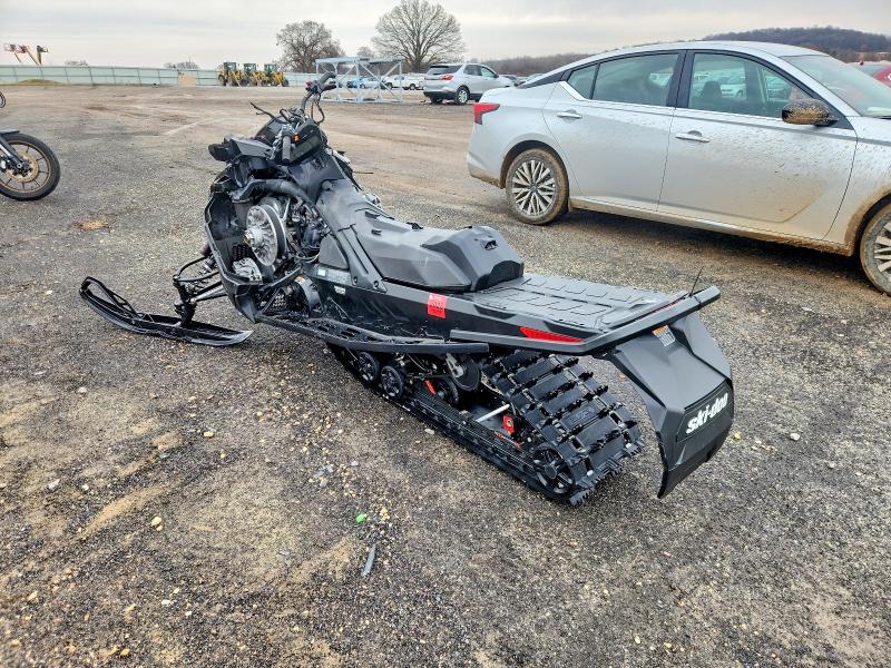2023 SKI-DOO SNOWMOBILE