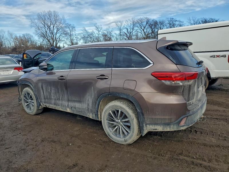 Фото 2 - TOYOTA HIGHLANDER