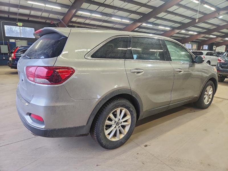 Фото 3 - KIA SORENTO