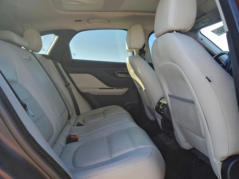 Фото 11 - JAGUAR F-PACE