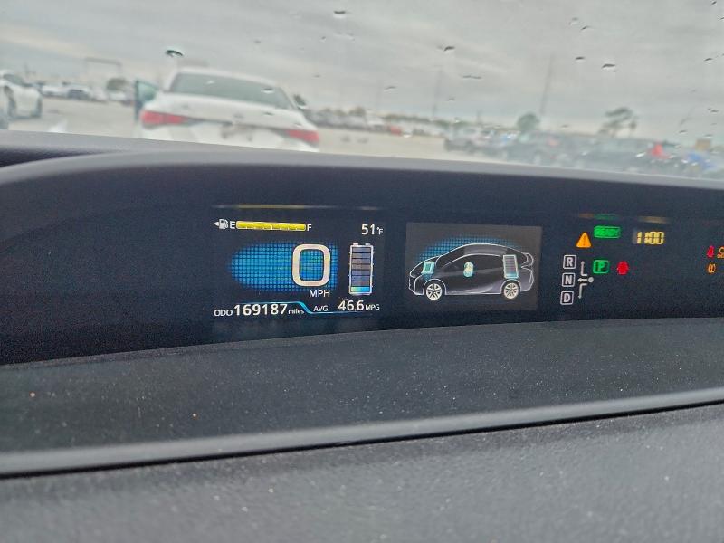 Фото 9 - TOYOTA PRIUS