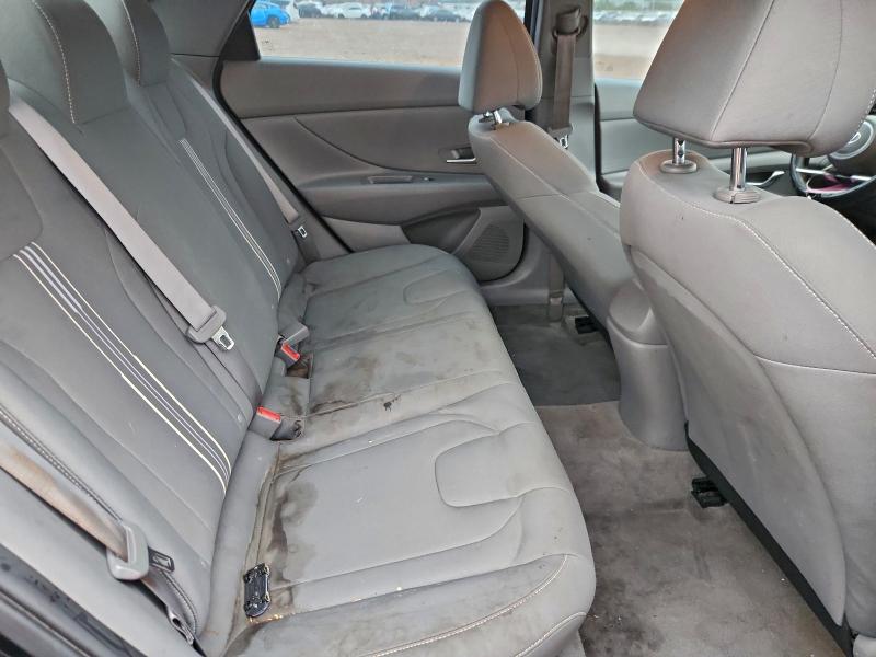 Фото 10 - HYUNDAI ELANTRA