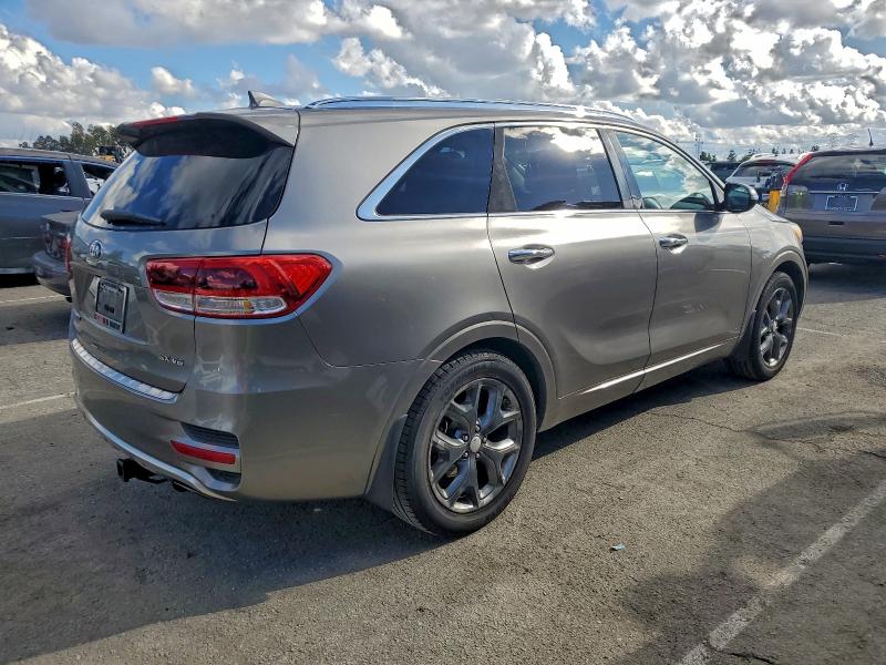 Фото 3 - KIA SORENTO