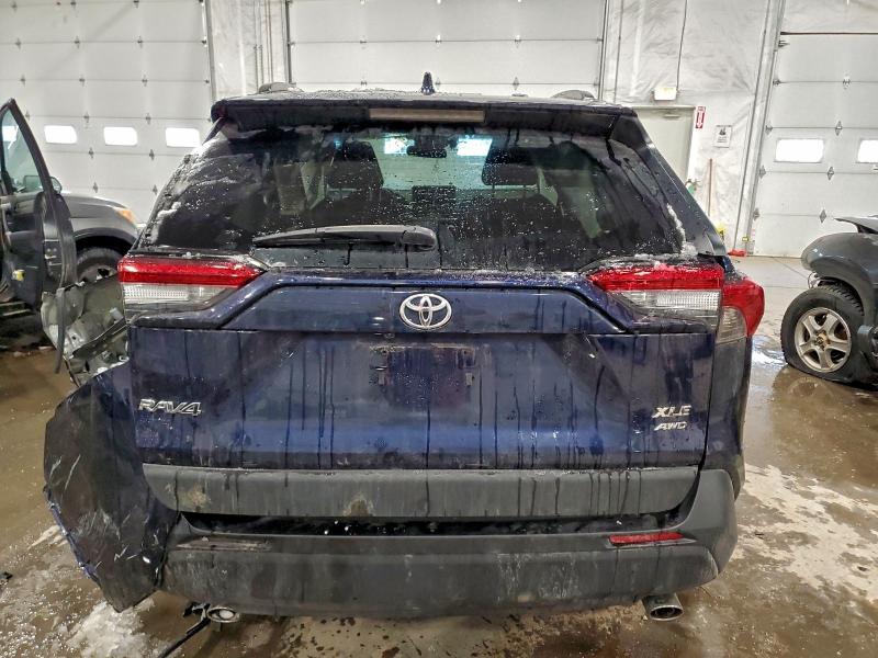 Фото 6 - TOYOTA RAV4