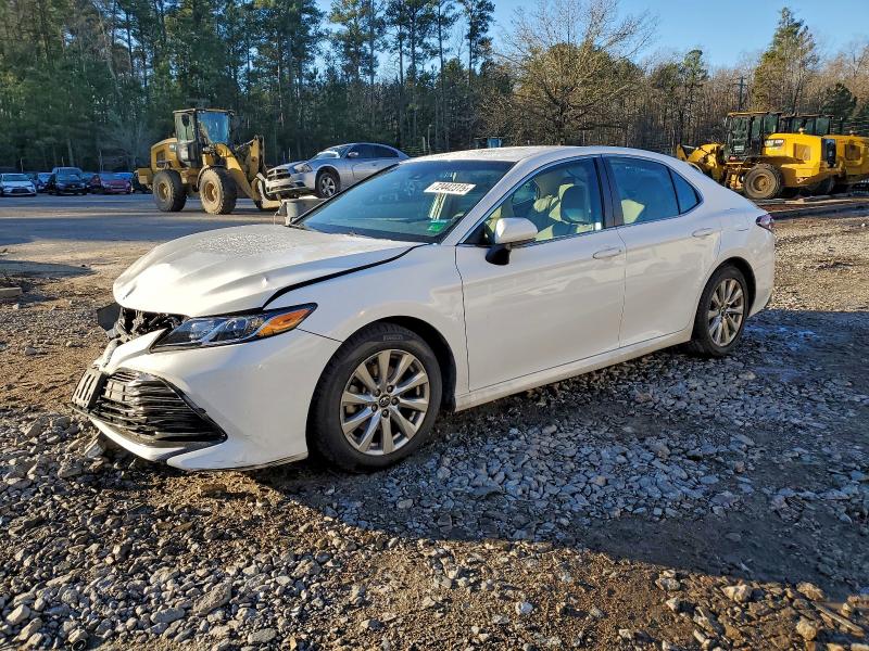 Фото 1 - TOYOTA CAMRY