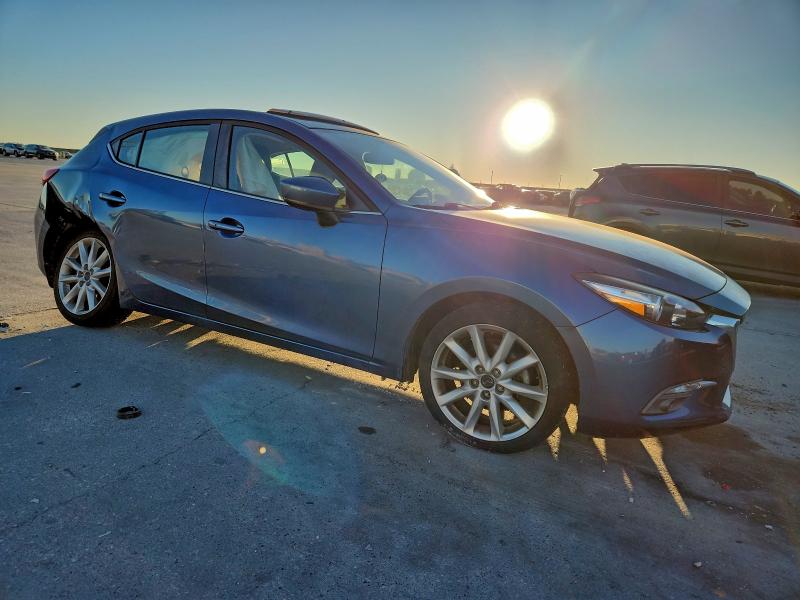 Фото 4 - MAZDA 3