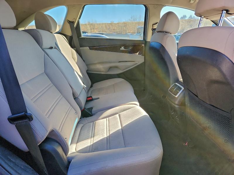 Фото 11 - KIA SORENTO