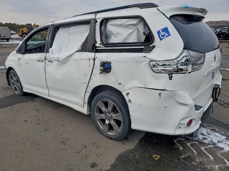 Фото 2 - TOYOTA SIENNA