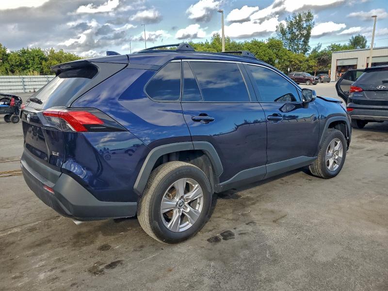 Фото 3 - TOYOTA RAV4