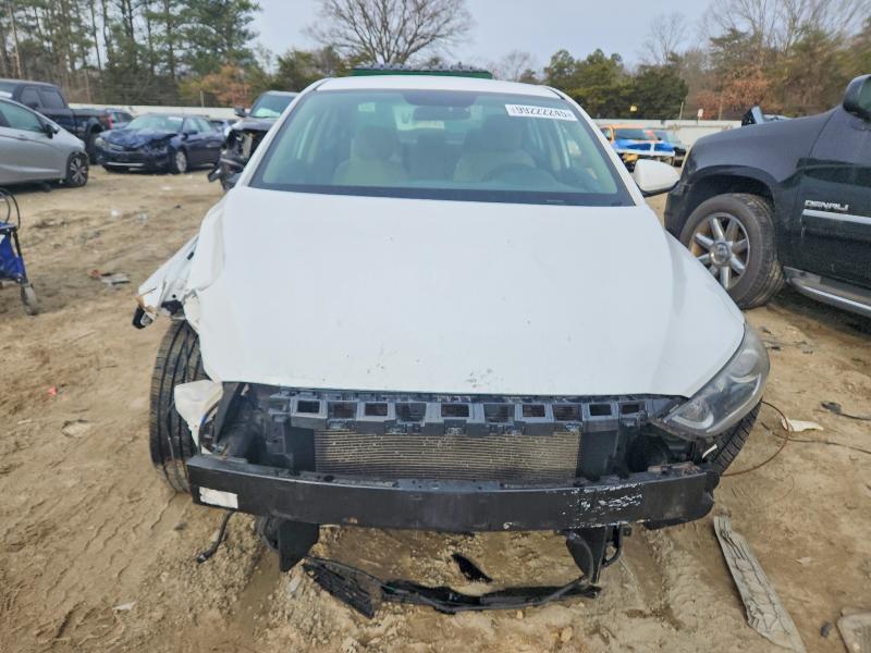 Фото 5 - HYUNDAI ELANTRA