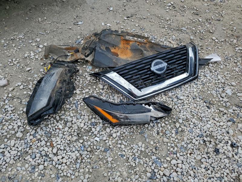 Фото 13 - NISSAN ROGUE