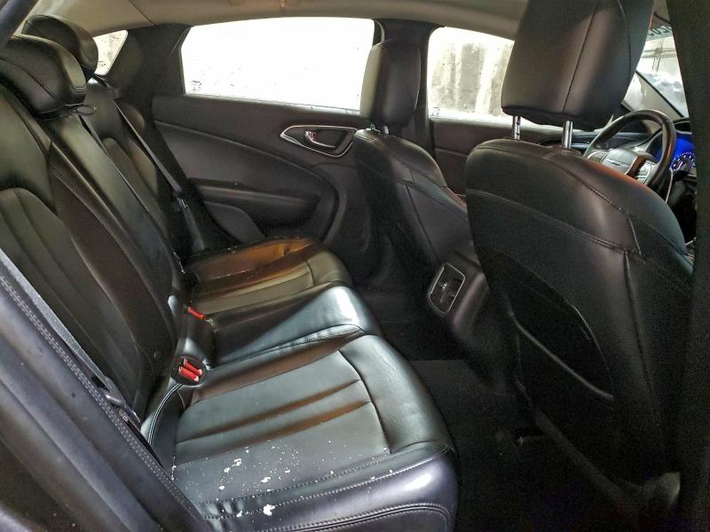 Фото 10 - CHRYSLER 200