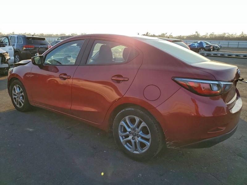 Фото 2 - TOYOTA YARIS