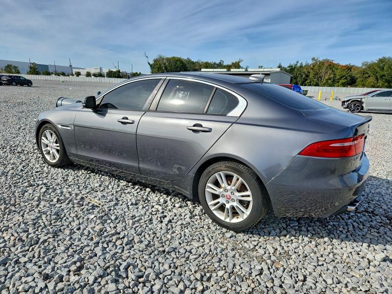 Фото 2 - JAGUAR XE