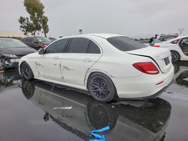 Фото 2 - MERCEDES-BENZ E-CLASS