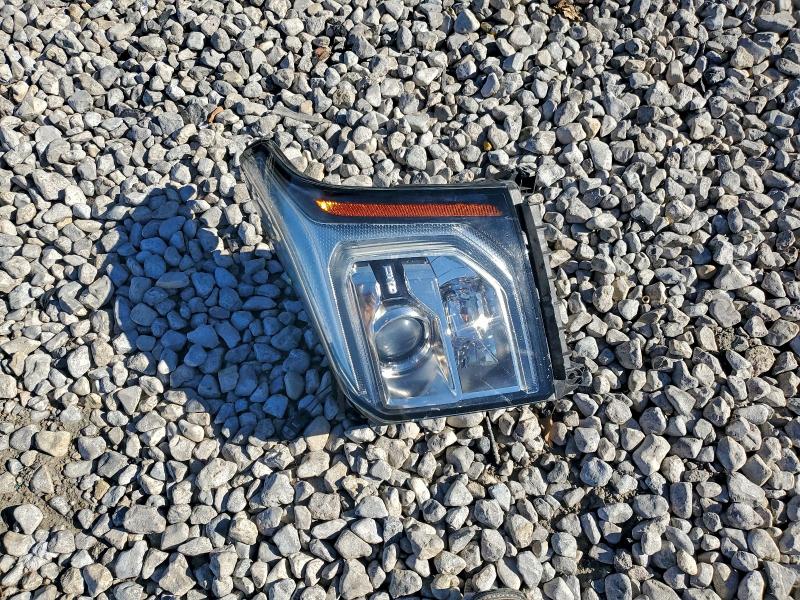 Фото 13 - GMC YUKON