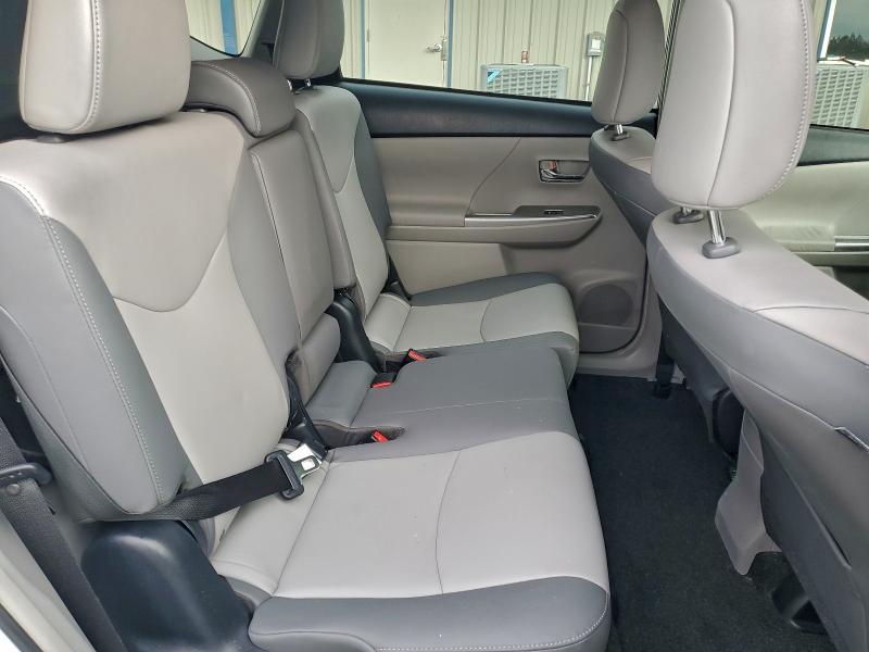 Фото 10 - TOYOTA PRIUS