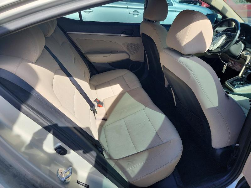 Фото 10 - HYUNDAI ELANTRA