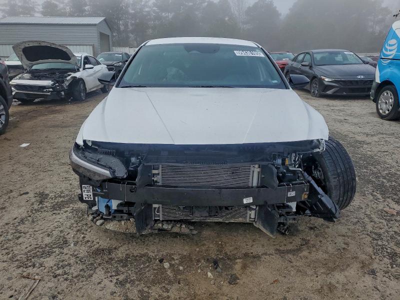 Фото 5 - HYUNDAI ELANTRA