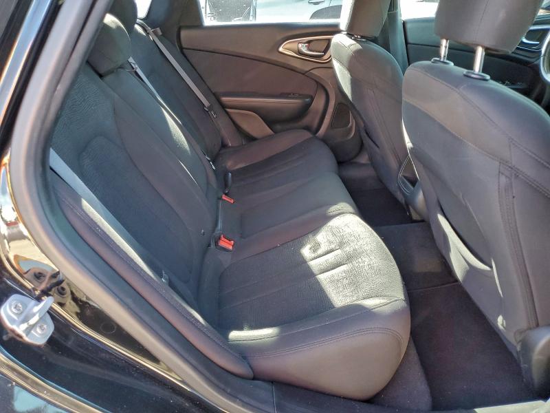 Фото 10 - CHRYSLER 200