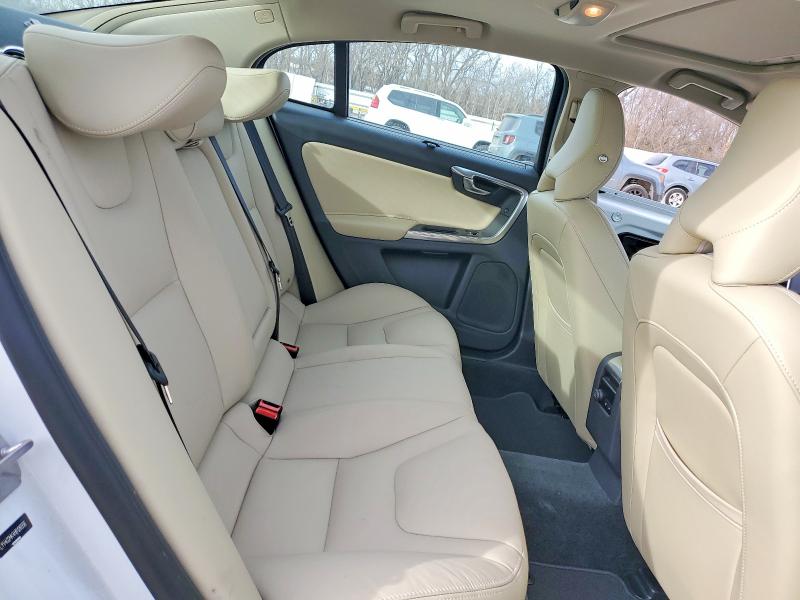 Фото 10 - VOLVO S60