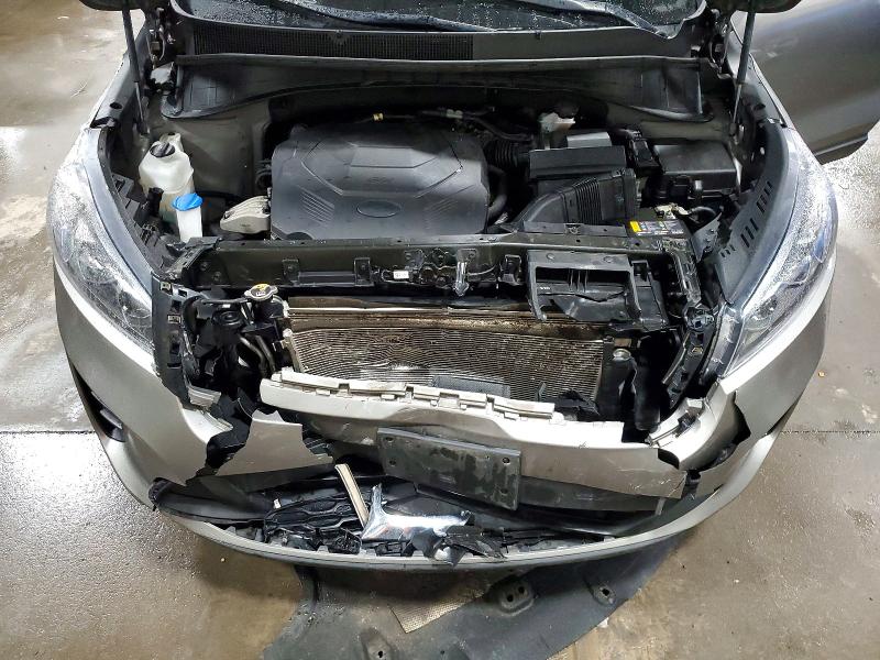 Фото 12 - KIA SORENTO