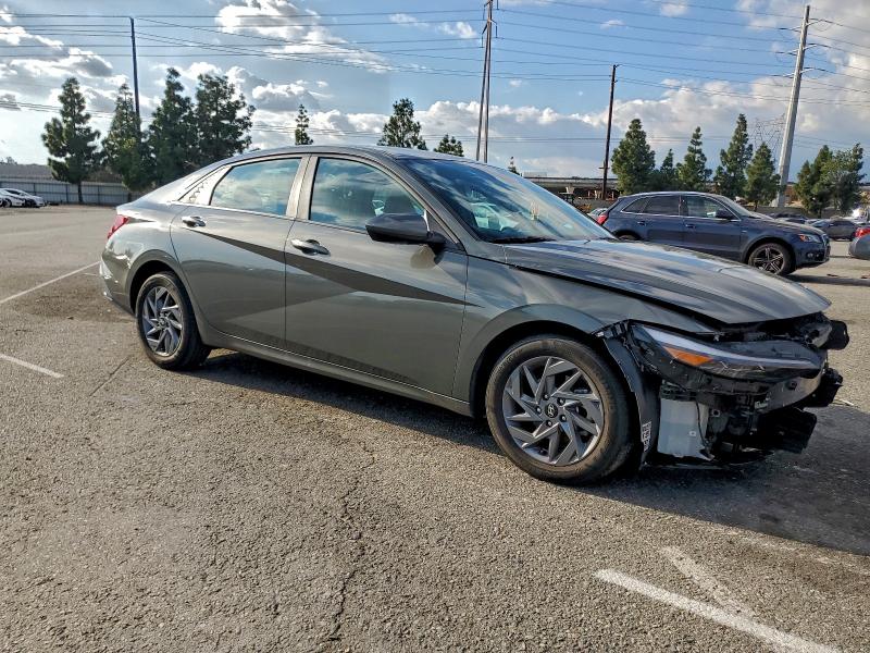 Фото 4 - HYUNDAI ELANTRA