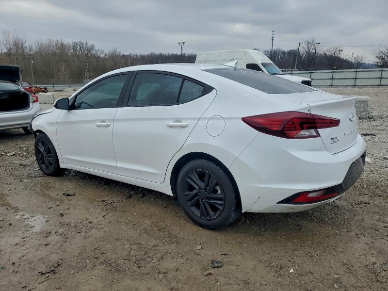 Фото 2 - HYUNDAI ELANTRA