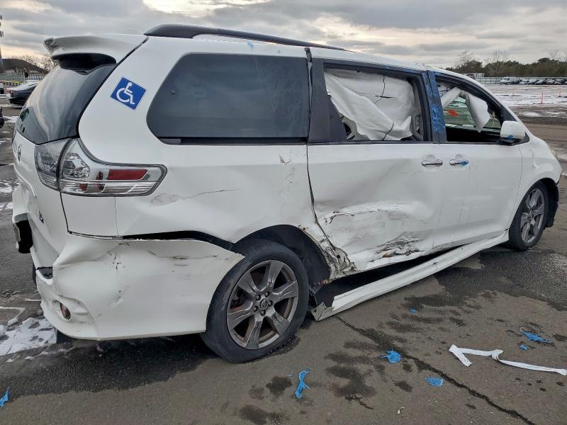 Фото 3 - TOYOTA SIENNA