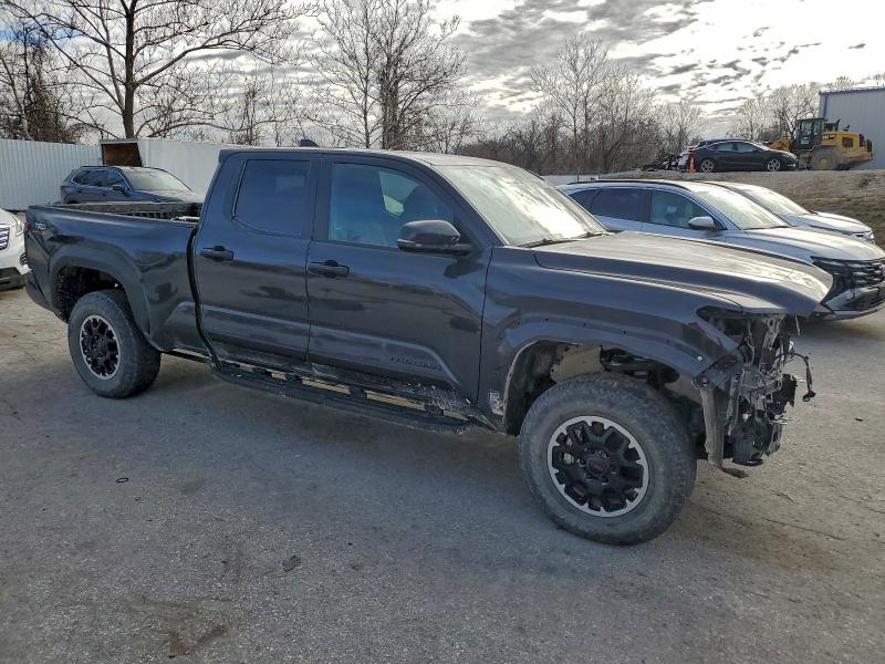 Фото 4 - TOYOTA TACOMA