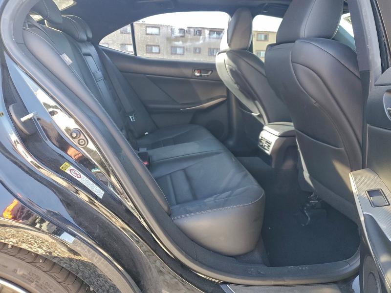 Фото 10 - LEXUS IS