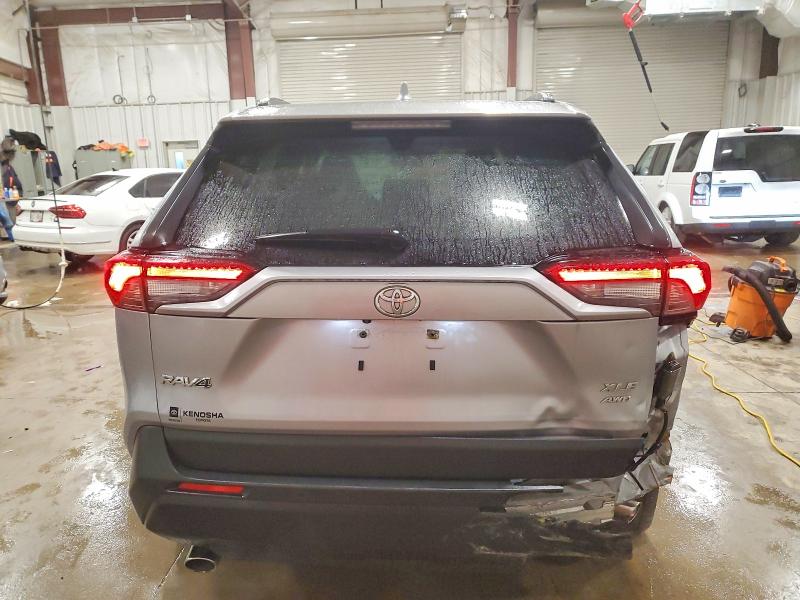 Фото 6 - TOYOTA RAV4