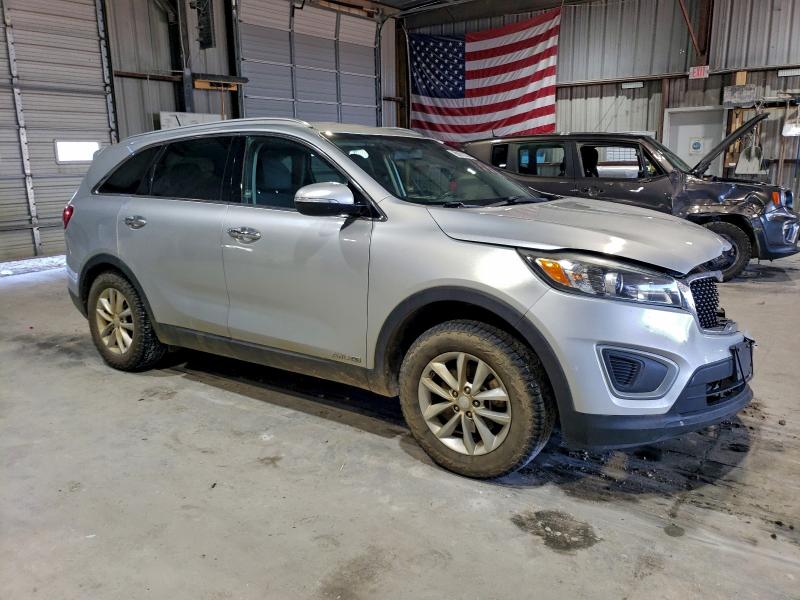 Фото 4 - KIA SORENTO