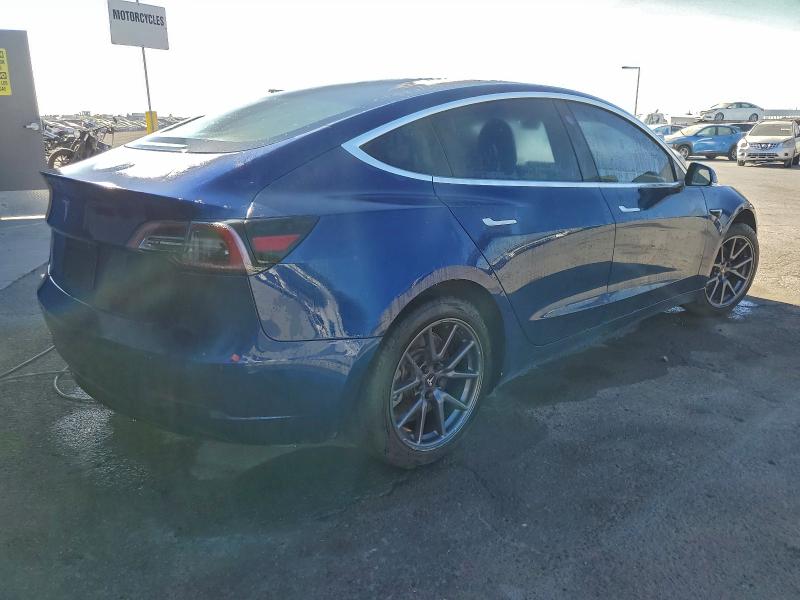 Фото 3 - TESLA MODEL 3