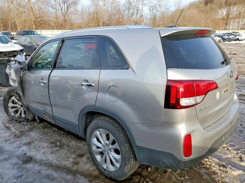 Фото 2 - KIA SORENTO