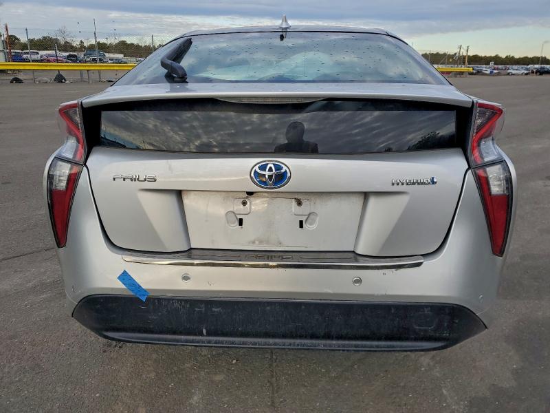 Фото 6 - TOYOTA PRIUS